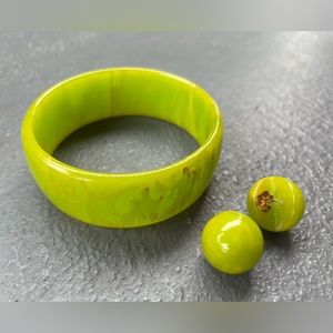 Vintage Bakelite Bangle & Matching Earrings
